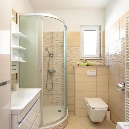 3 Bedroom Awesome In בית נופש Zagvozd