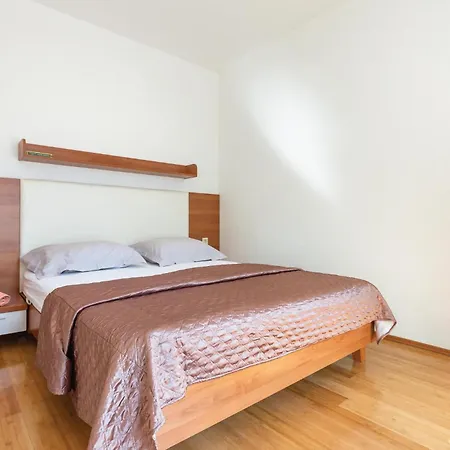 בית נופש 3 Bedroom Awesome In Zagvozd