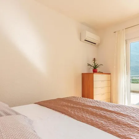 3 Bedroom Awesome In Zagvozd