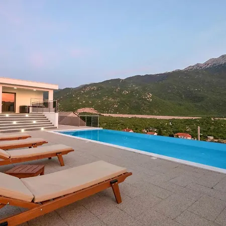 3 Bedroom Awesome In Holiday home