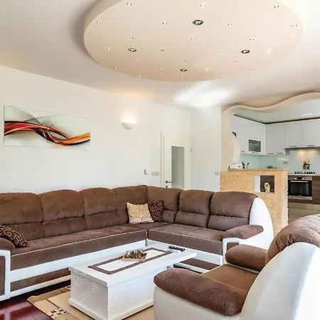 3 Bedroom Awesome In *