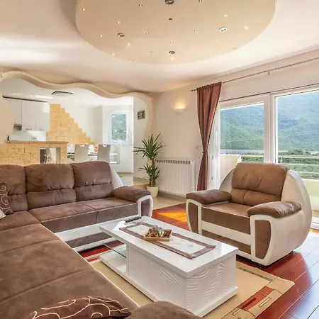 Holiday home 3 Bedroom Awesome In Zagvozd