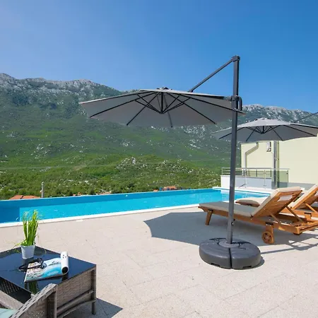 3 Bedroom Awesome In Holiday home *