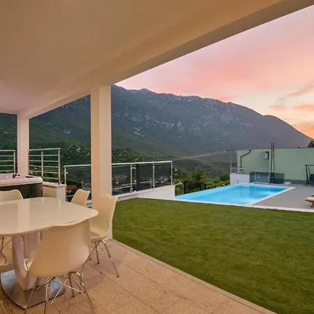 3 Bedroom Awesome In Holiday home