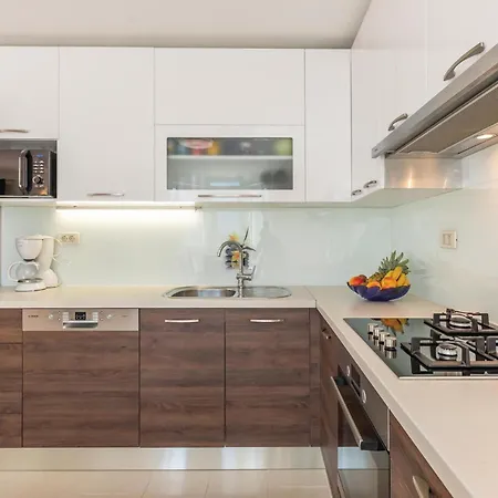 3 Bedroom Awesome In Zagvozd