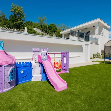 3 Bedroom Awesome In *